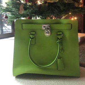 Lime green Micheal Kors Satchell | Purse | Large Lime green purse | Micheal Kors